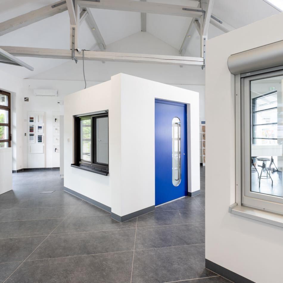 Ein Blick in die Ausstellung von Fensterbau Hartmann.